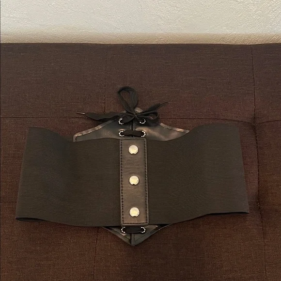 #1050+ Floral Embroidered Black Corset Belt - Picture 3 of 5